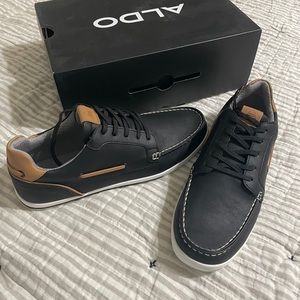 Men’s everyday low top black sneaker